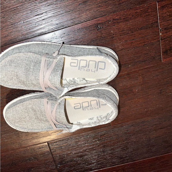 Hey Dude - Picture 2 of 3